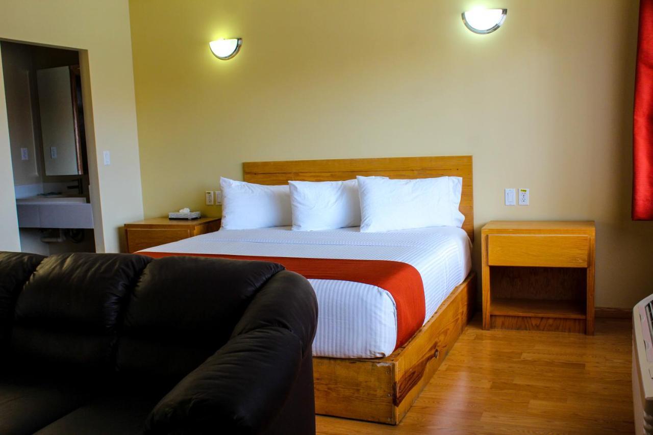 La Huerta Inn & Suites Ciudad Cuauhtemoc  ภายนอก รูปภาพ