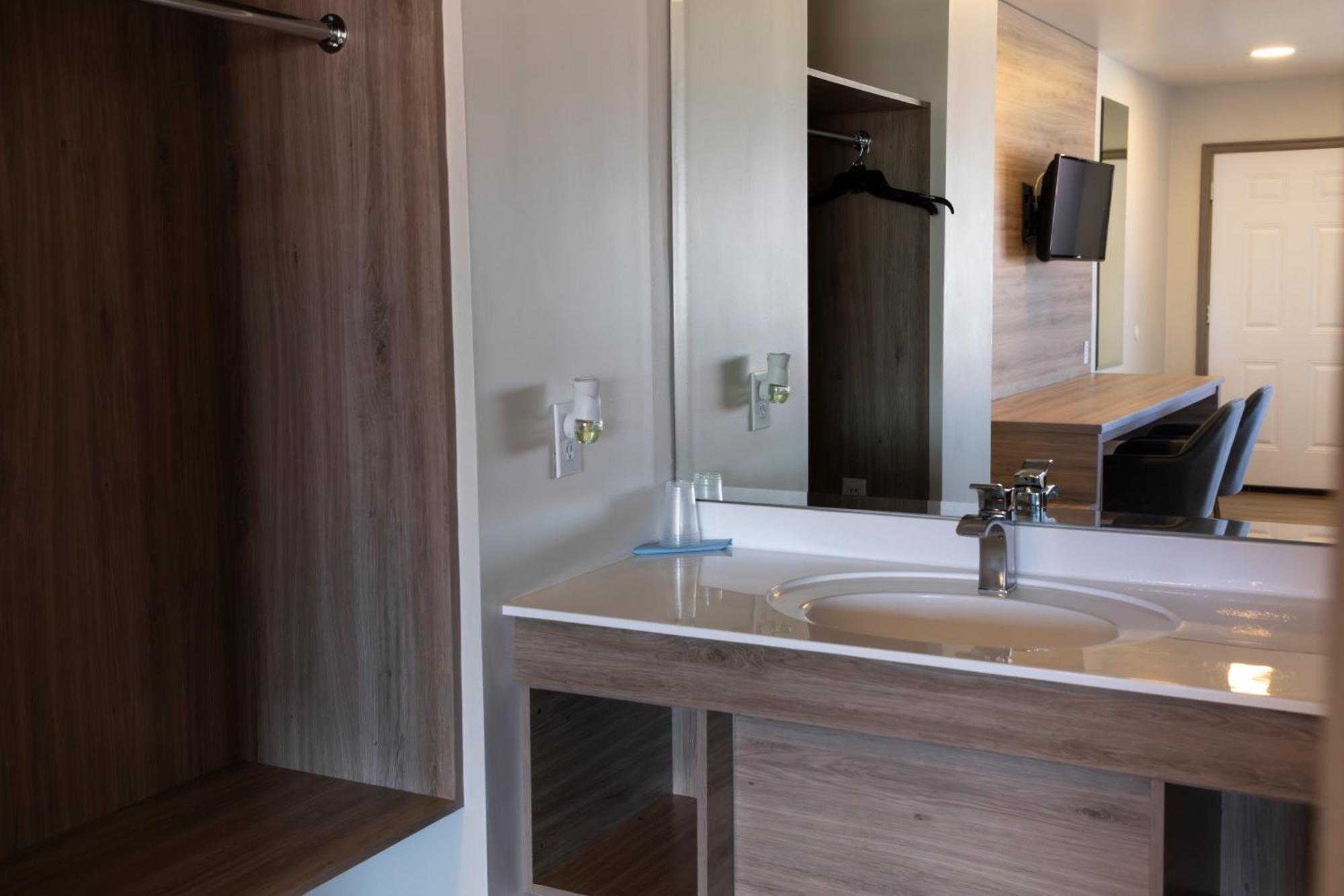 La Huerta Inn & Suites Ciudad Cuauhtemoc  ภายนอก รูปภาพ